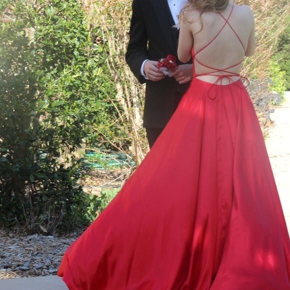 SHERRI HILL Prom/Homecoming Dress Style 51631 in Red — Size 0 - Picture 4 of 8